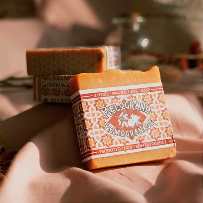 Koud verwerkte zeep: Granaatappel, Koffie-Kardemom, Honing-Haver
