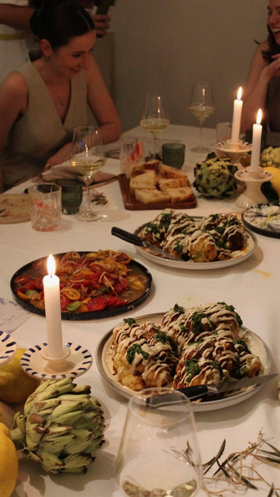 Blauwe geborstelde kaarshouder.