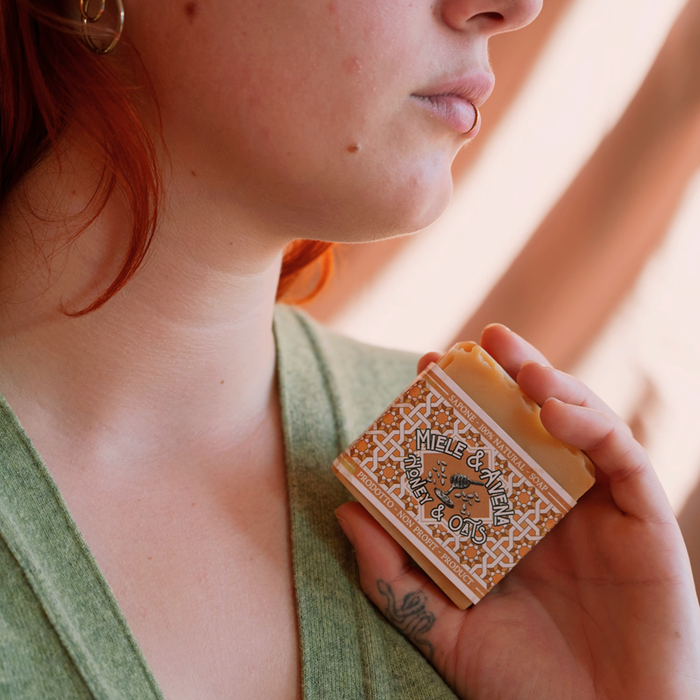 Koud verwerkte zeep: Granaatappel, Koffie-Kardemom, Honing-Haver