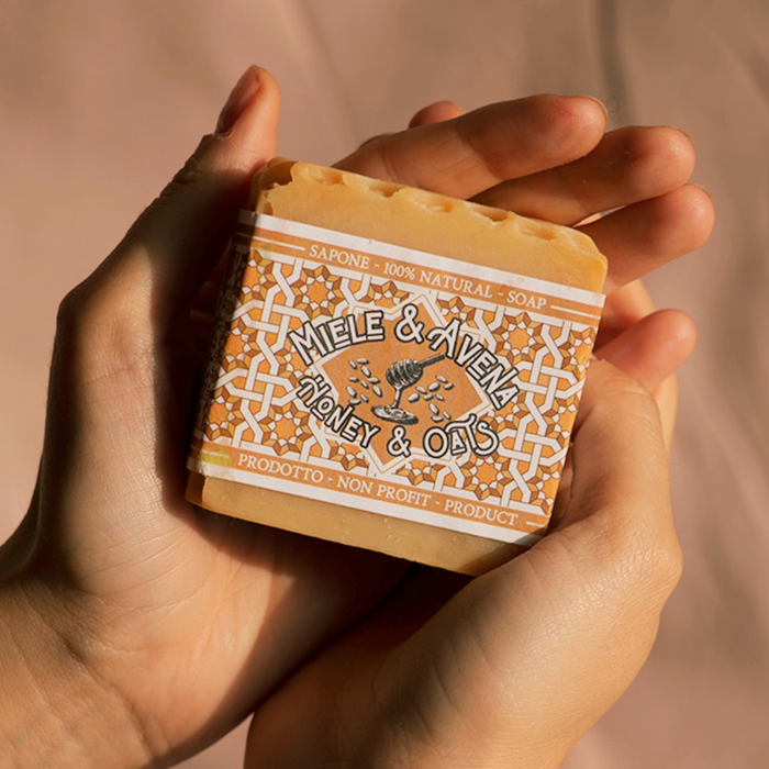 Koud verwerkte zeep: Granaatappel, Koffie-Kardemom, Honing-Haver